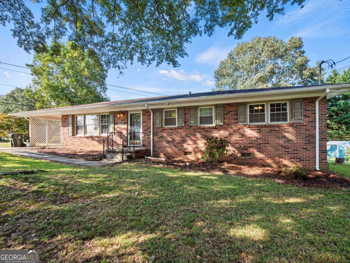 372 Hilltop Way Toccoa, GA 30577 - Photo 31 of 38 a view of a house with a yard and sitting area