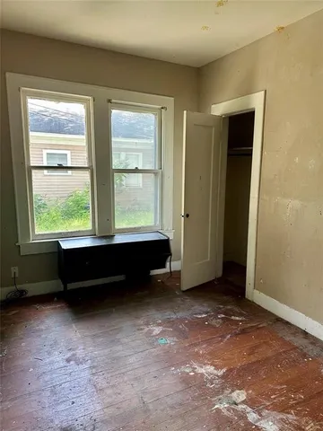 an empty room with a empty space and a ceiling fan