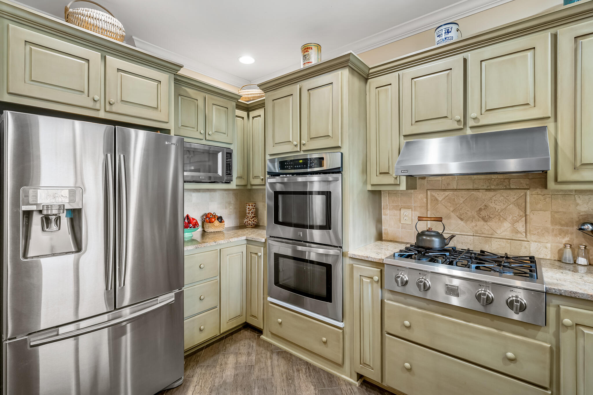 STAINLESS APPLIANCES