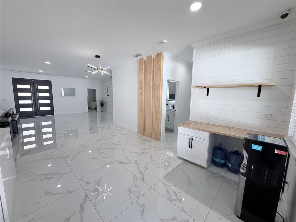 7403 Edgemere Road Tampa, FL 33625 - Photo 13 of 41 a large en suite bathroom with a sink and a mirror