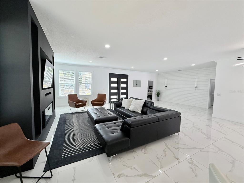 7403 Edgemere Road Tampa, FL 33625 - Photo 14 of 41 a living room with furniture