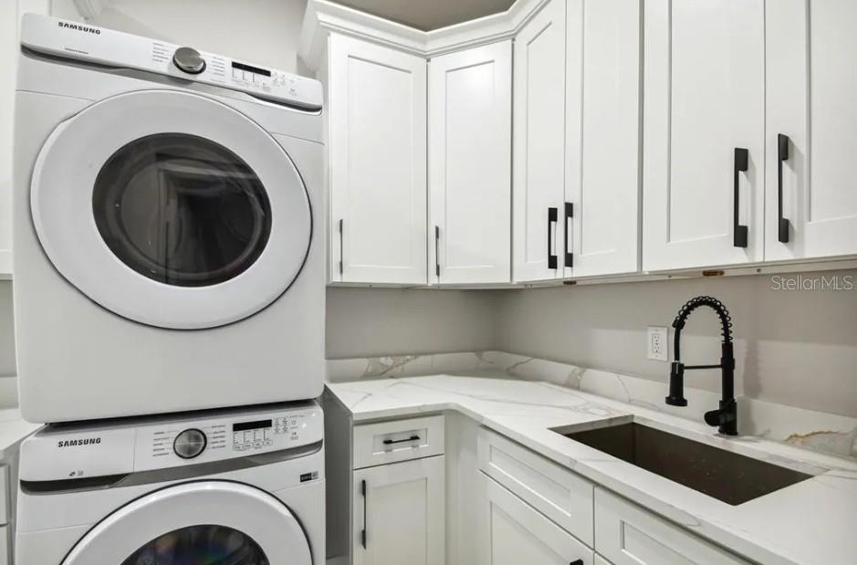 7403 Edgemere Road Tampa, FL 33625 - Photo 37 of 41 a view of entryway with washer and dryer