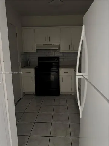 $325,000 | Glenvar Heights, Miami, FL 33143