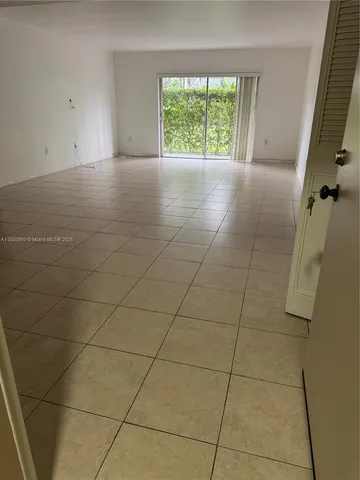 $325,000 | Glenvar Heights, Miami, FL 33143