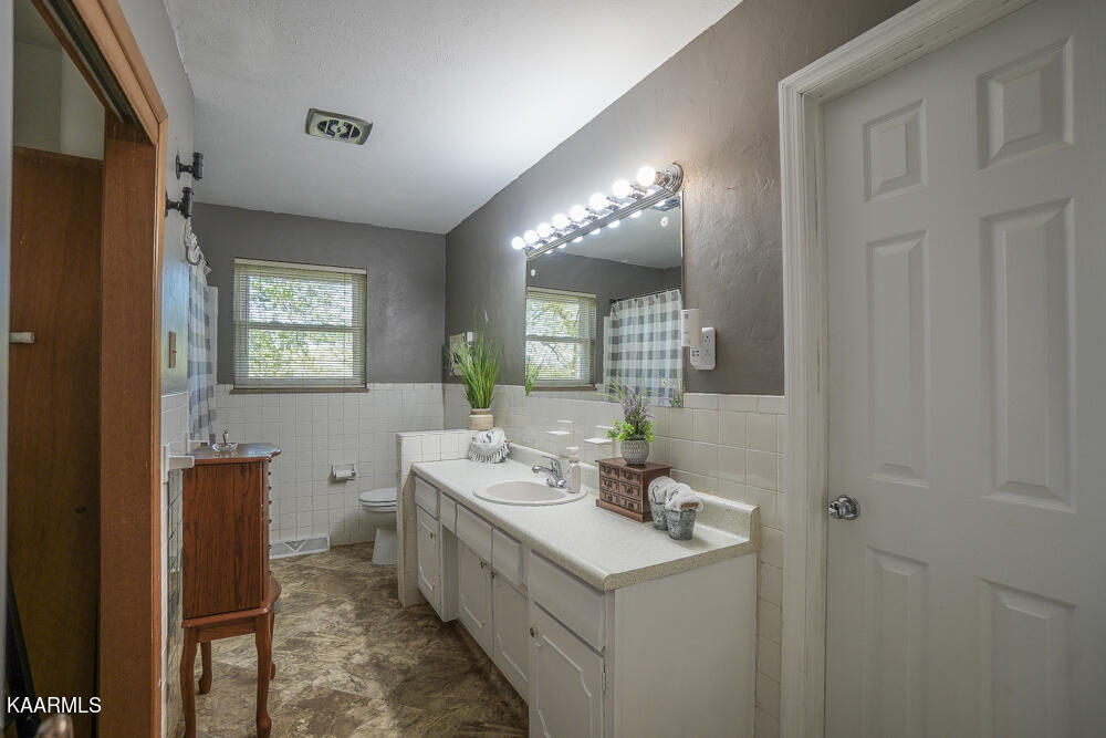 1541 Salem Loop Road Greenback, TN 37742 - Photo 19 of 48 DSC05254