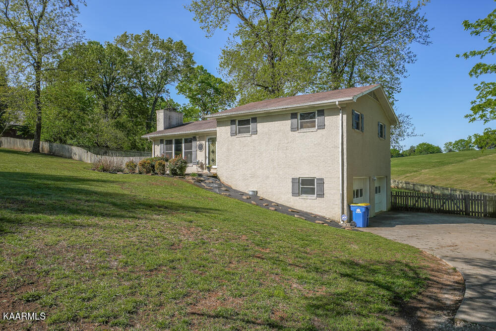1541 Salem Loop Road Greenback, TN 37742 - Photo 5 of 48 DSC05316