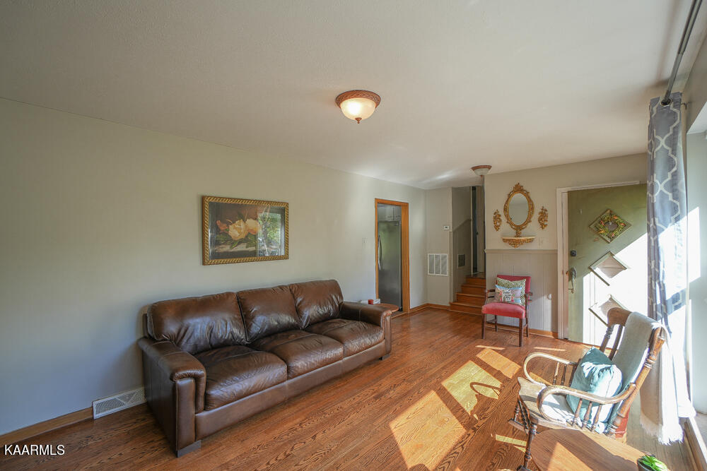 1541 Salem Loop Road Greenback, TN 37742 - Photo 10 of 48 DSC05250