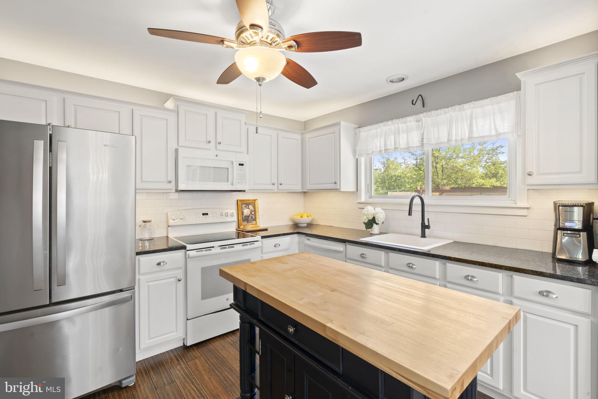 135 Conestoga Road Malvern, PA 19355 - Photo 12 of 34 Center island