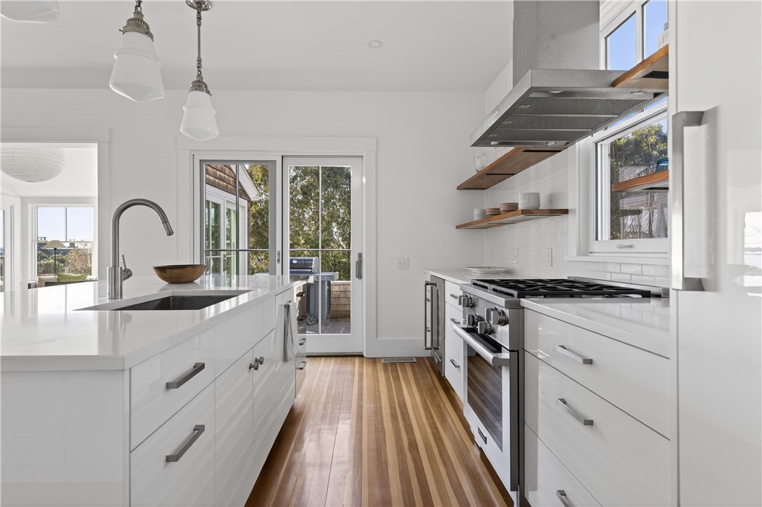 47 Longfellow Road Jamestown, RI 02835 - Photo 6 of 34