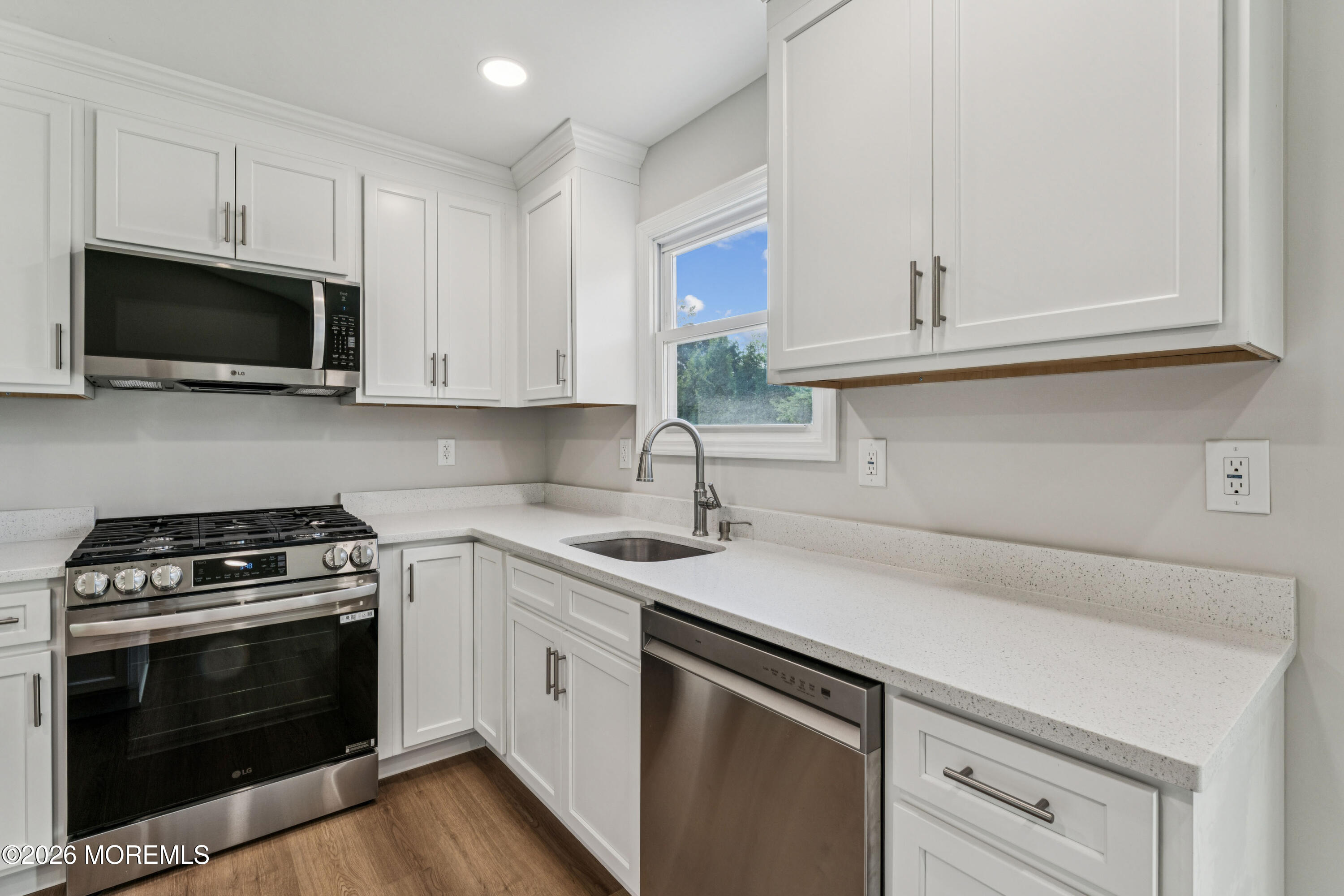 886 Raleigh Drive Toms River, NJ 08753 - Photo 19 of 43 photos_high_resolution_205Hommati