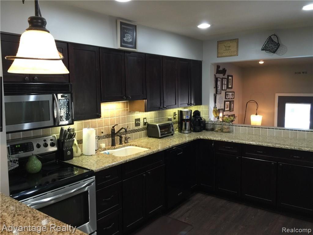 1430 Hampton Road Mount Clemens, MI 48043 - Photo 23 of 41 008.JPG