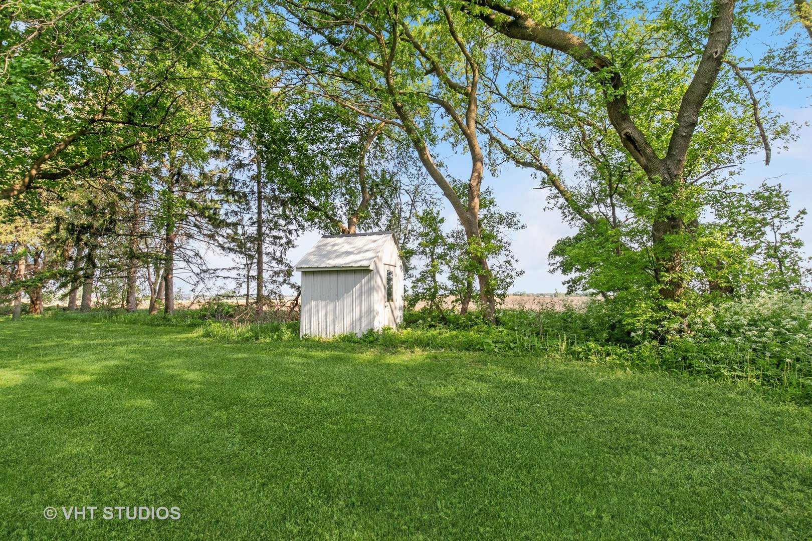 45W740 Read Road Maple Park, IL 60151 - Photo 5 of 26 a view of a garden with a tree