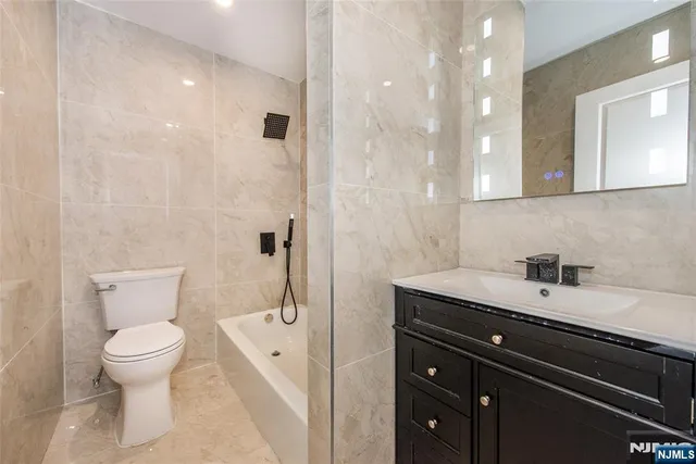 $699,000 | 179 Huguenot Drive, New Milford, NJ 07646