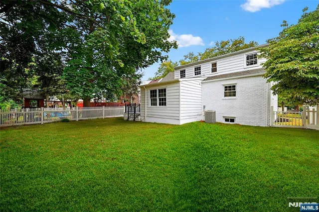 $699,000 | 179 Huguenot Drive, New Milford, NJ 07646