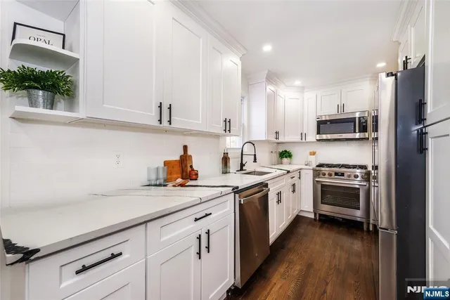 $699,000 | 179 Huguenot Drive, New Milford, NJ 07646