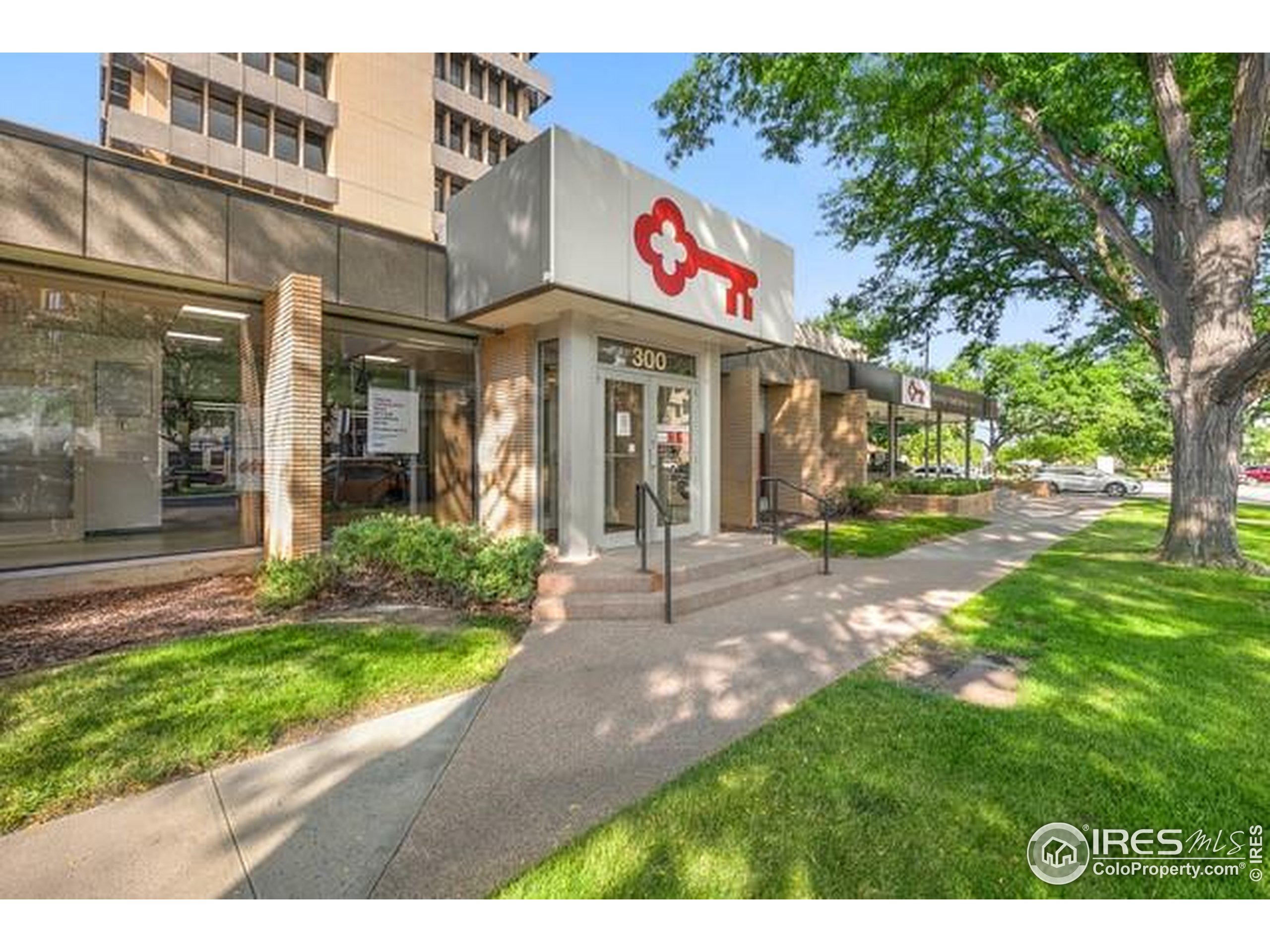 125 South Howes Street Fort Collins, CO 80521 - Photo 1 of 3 a view of a street with sitting area