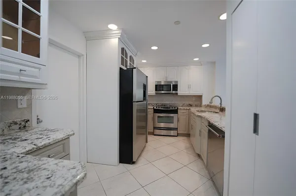 $1,290,000 | 151 Crandon Boulevard, Unit 320, Key Biscayne, FL 33149