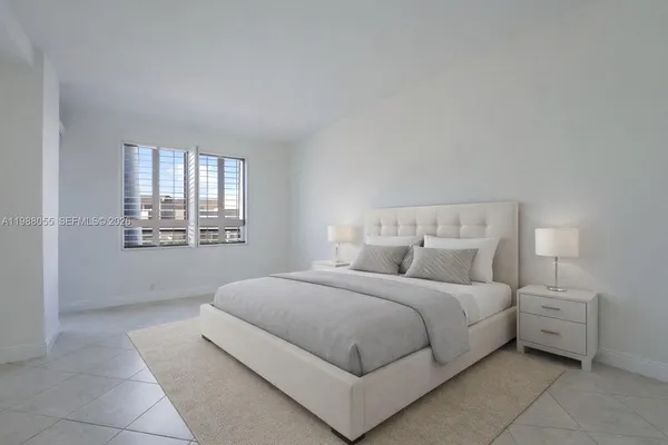 $1,290,000 | 151 Crandon Boulevard, Unit 320, Key Biscayne, FL 33149