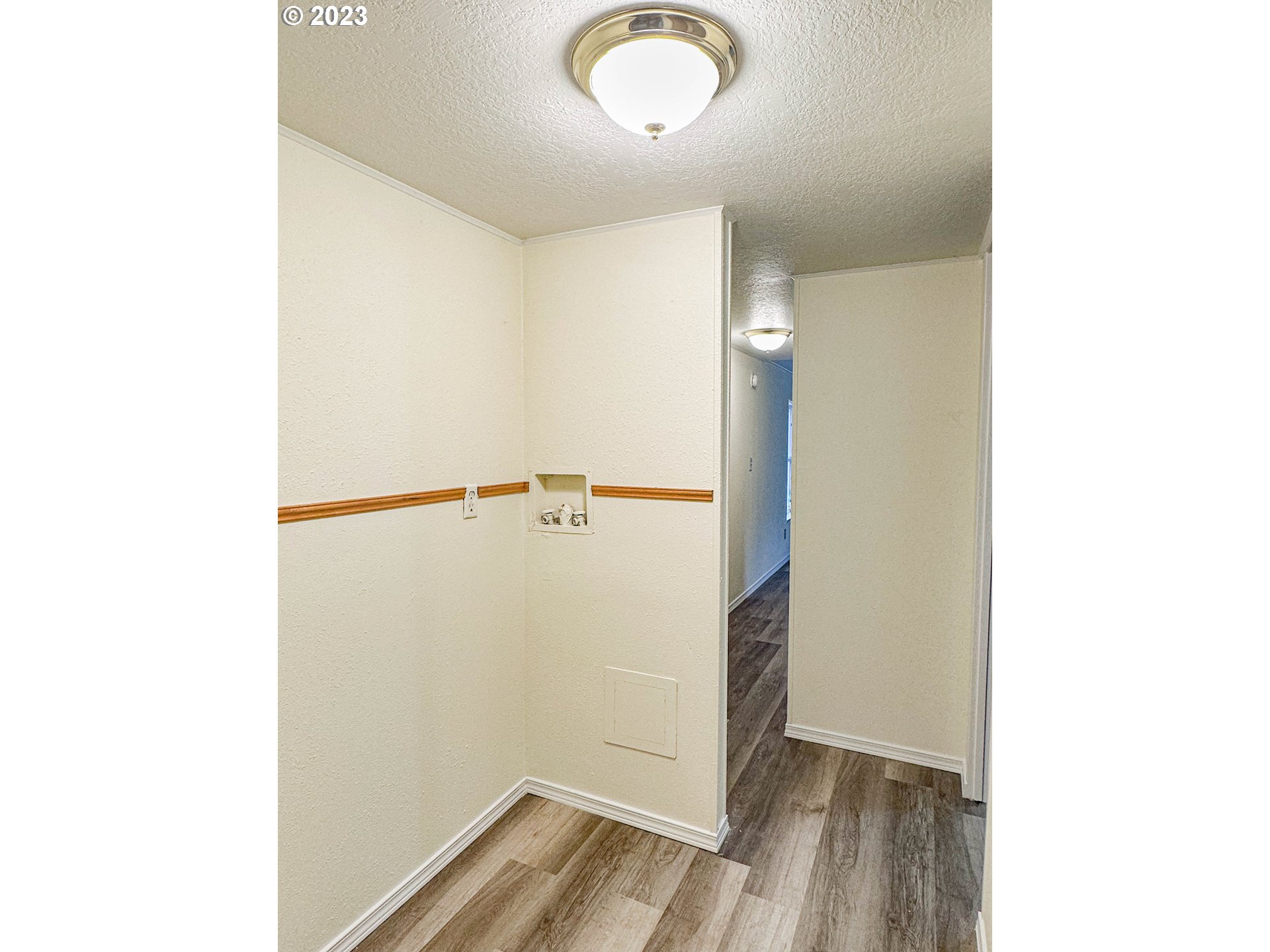 4475 Franklin Boulevard, Unit 13 Eugene, OR 97403 - Photo 16 of 22 a view of bathroom