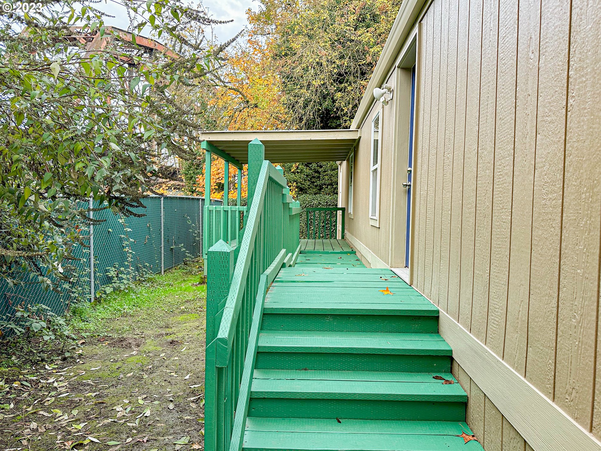 4475 Franklin Boulevard, Unit 13 Eugene, OR 97403 - Photo 18 of 22 a view of outdoor space and deck