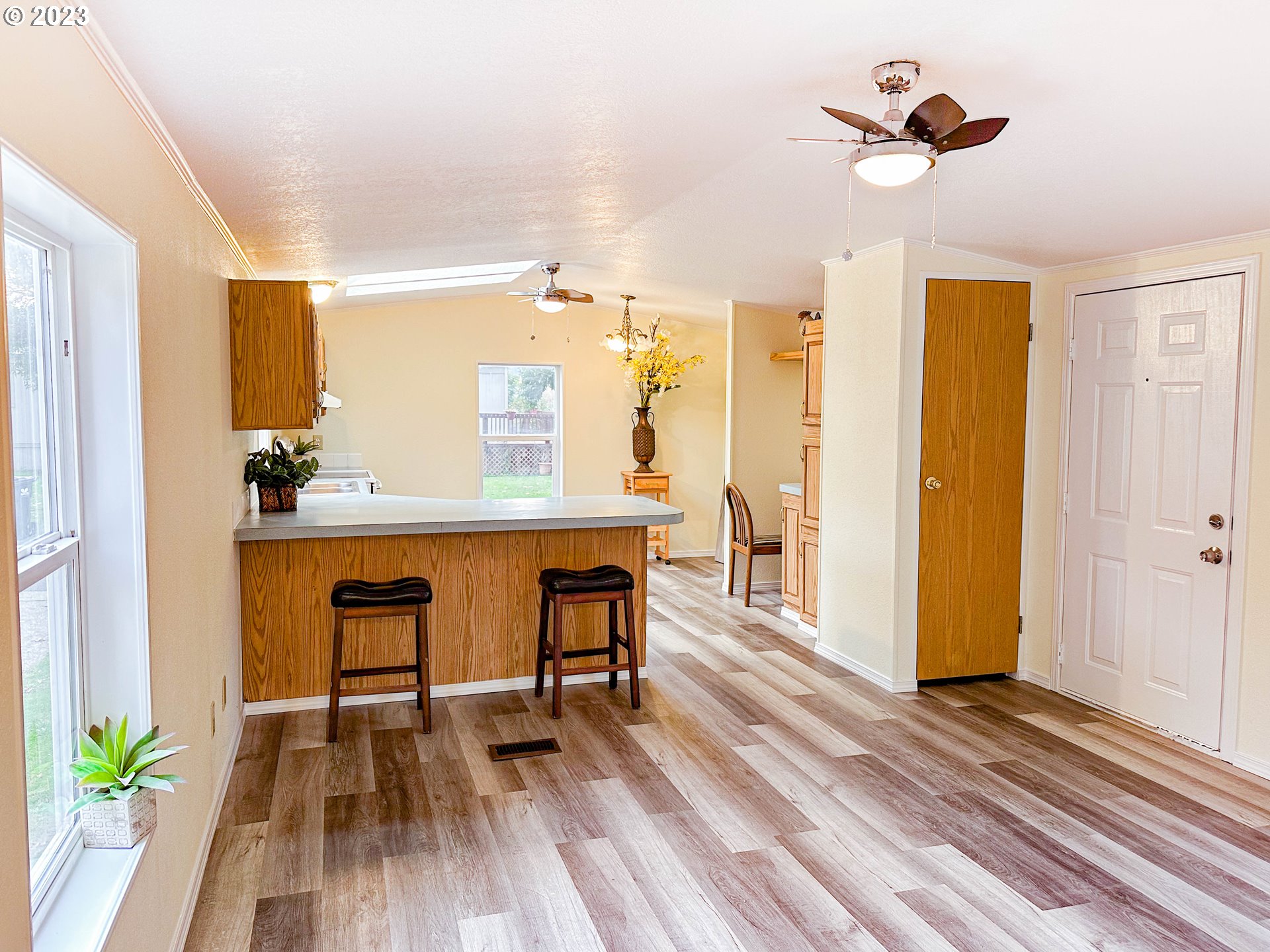 4475 Franklin Boulevard, Unit 13 Eugene, OR 97403 - Photo 5 of 22 a room with wooden floor and furniture
