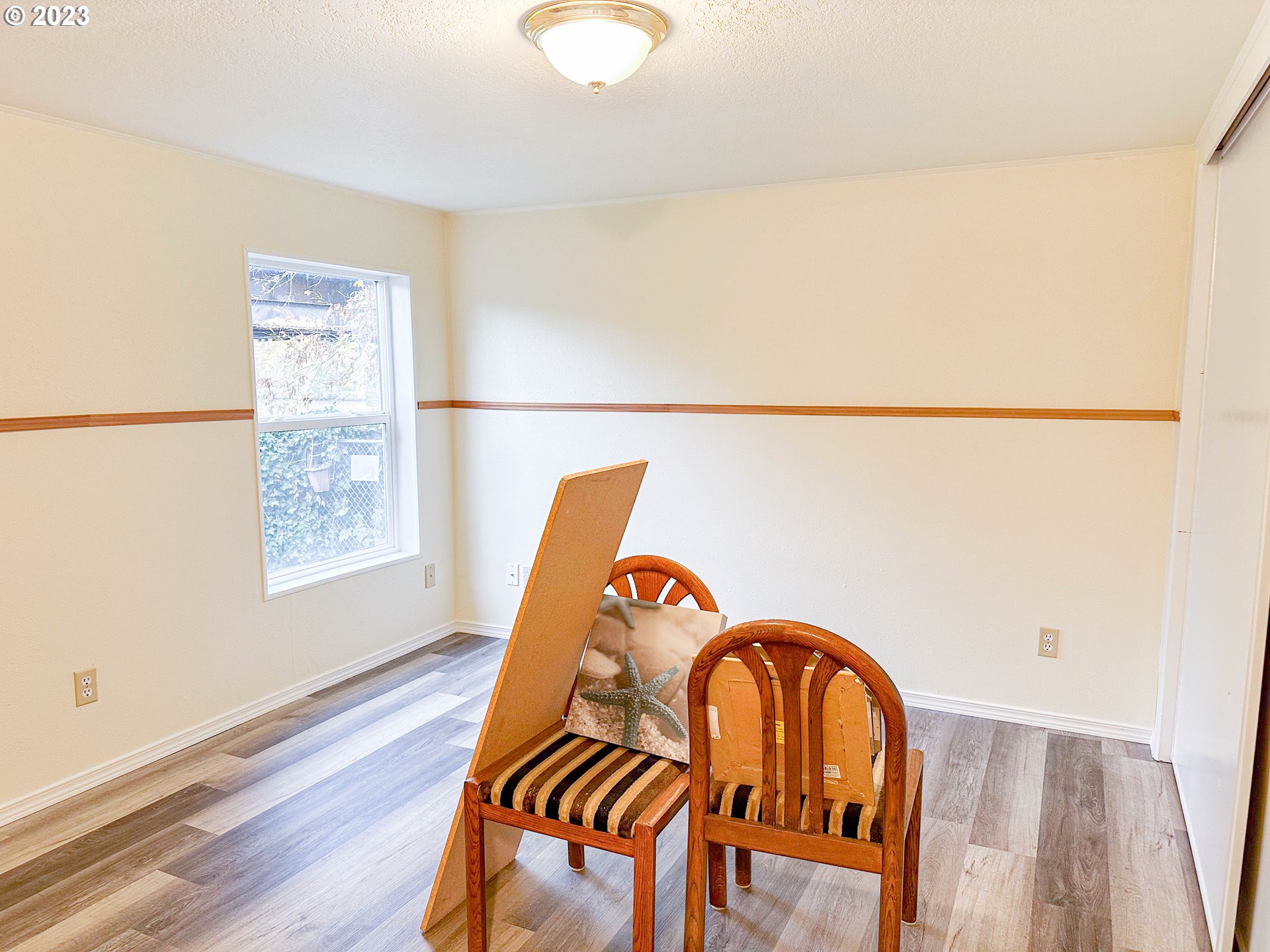 4475 Franklin Boulevard, Unit 13 Eugene, OR 97403 - Photo 9 of 22 a picture of a bench in kitchen