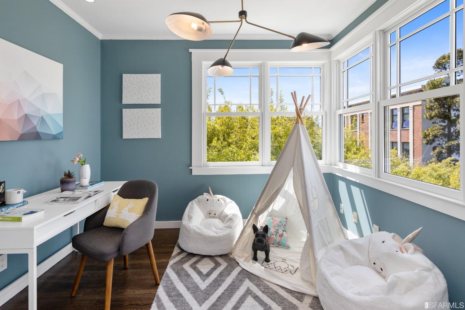 6th Avenue San Francisco, CA 94122 - Photo 31 of 72 a living room with furniture and a window