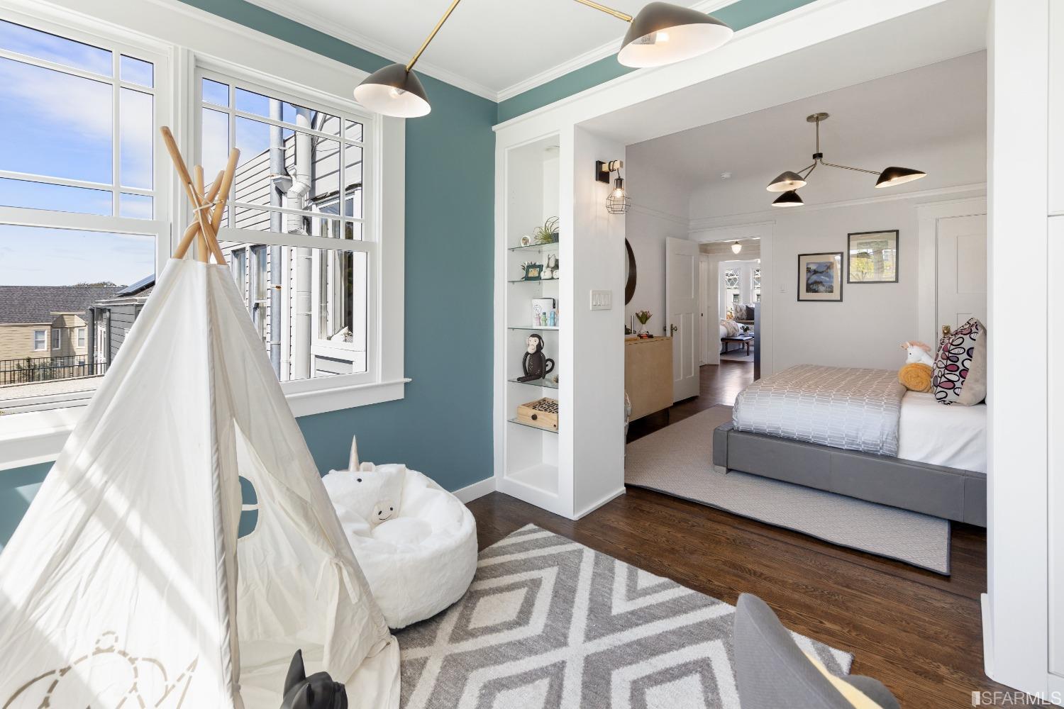 6th Avenue San Francisco, CA 94122 - Photo 32 of 72 a living room with furniture and a wooden floor