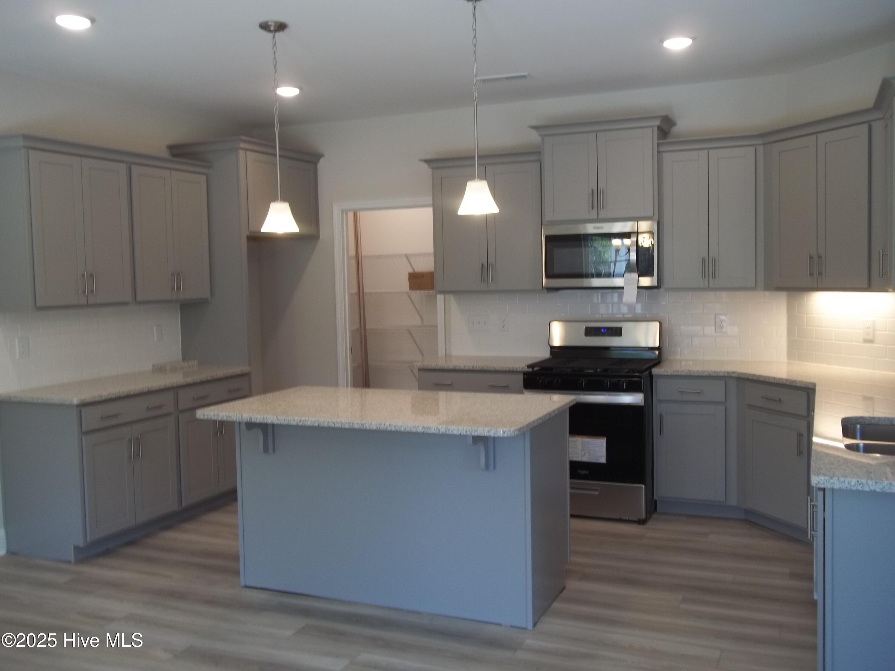 118 Paver Lane Hampstead, NC 28443 - Photo 8 of 35 100_6106