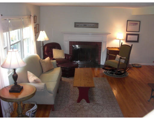 94 Hadley Street Springfield, MA 01118 - Photo 2 of 16