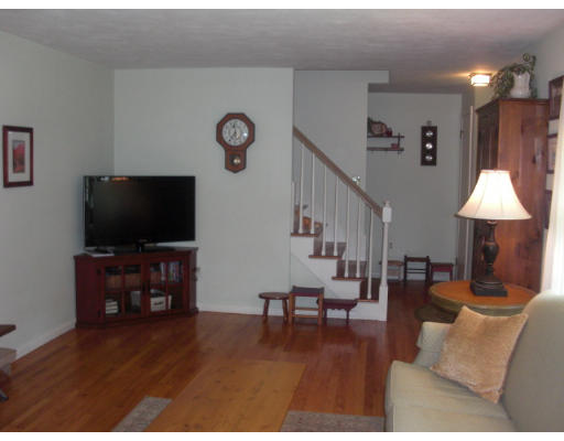 94 Hadley Street Springfield, MA 01118 - Photo 3 of 16