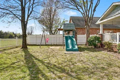 a view of a yard with a house