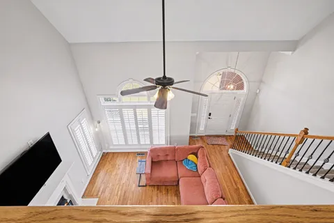 a view of livingroom with furniture