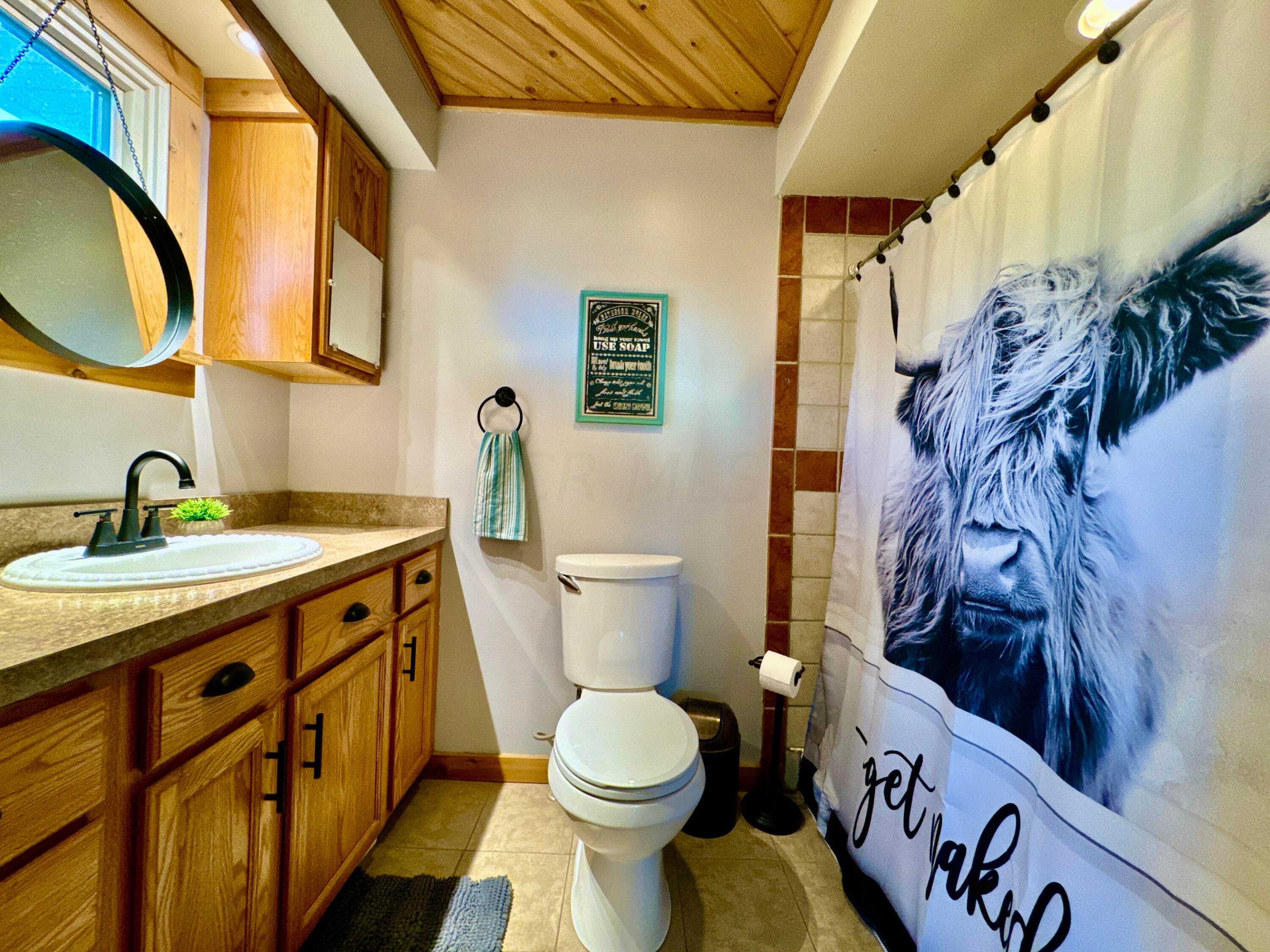 1591 Coonpath Road Northeast Lancaster, OH 43130 - Photo 9 of 50 Primary Suite Full Bath