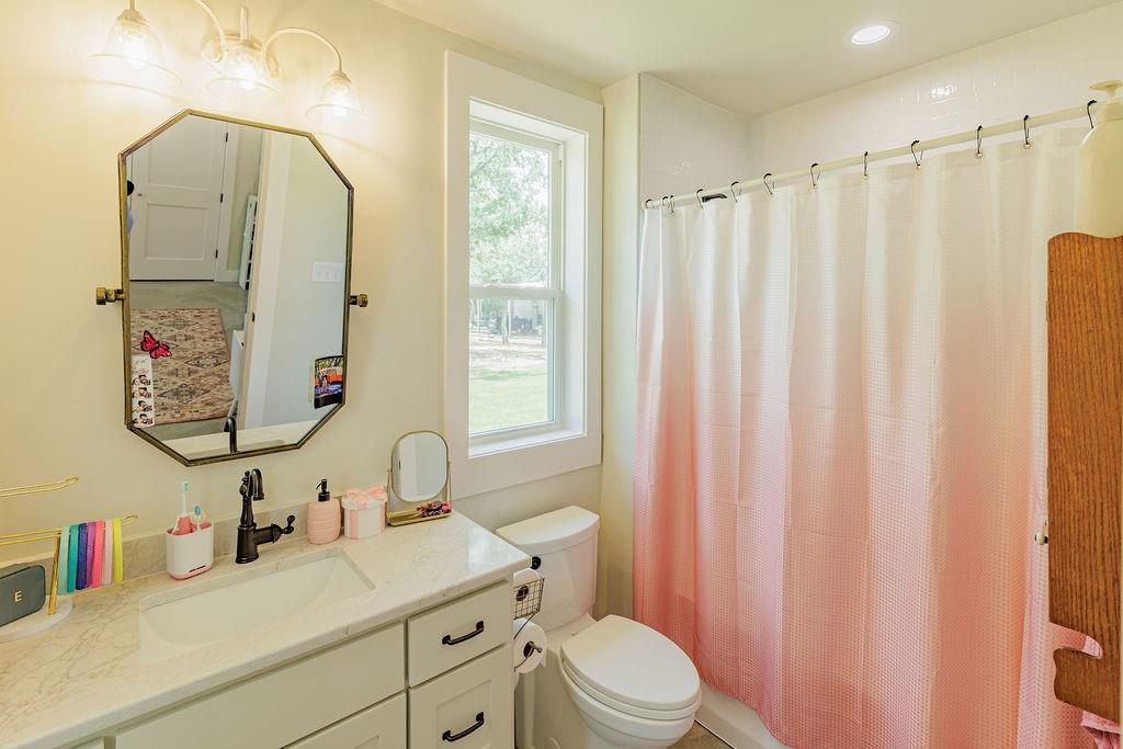 2094 Jim Harry Loop Sunset, TX 76270 - Photo 22 of 40 second primary en suite full bathroom