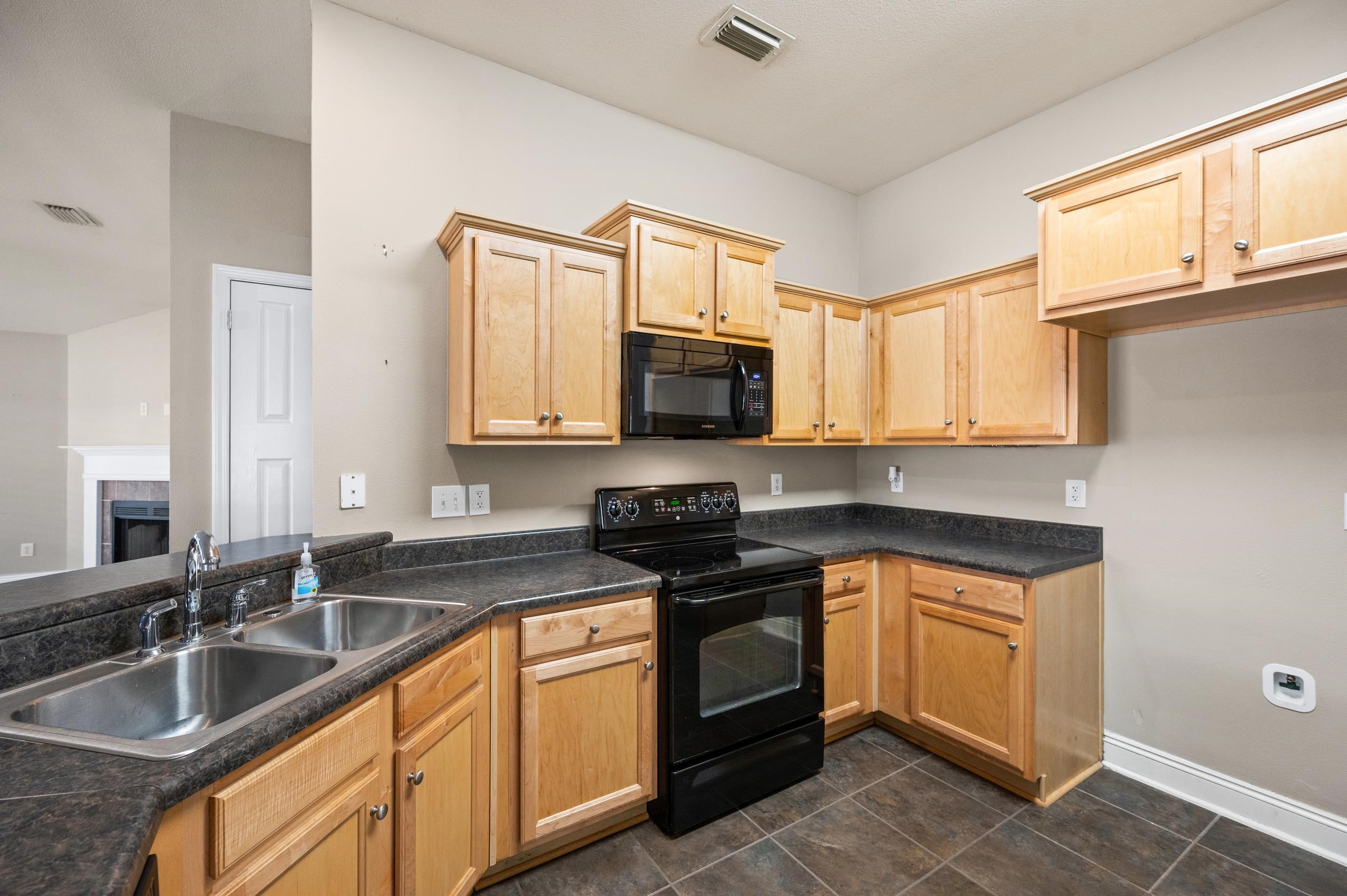 306 Amberlee Court Foley, AL 36535 - Photo 10 of 34