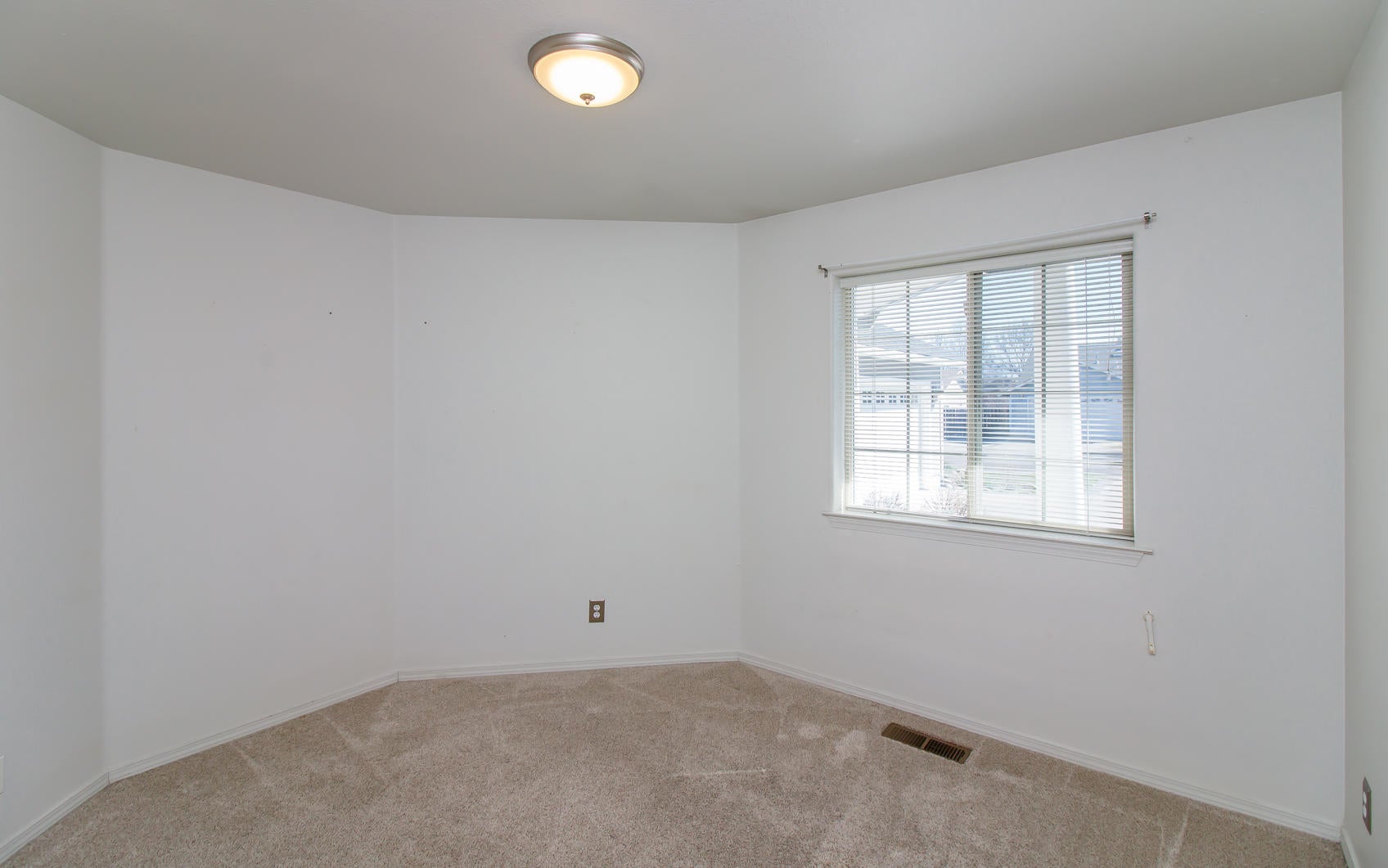 125 Arnos Road Talent, OR 97540 - Photo 14 of 17 3rd Bedroom