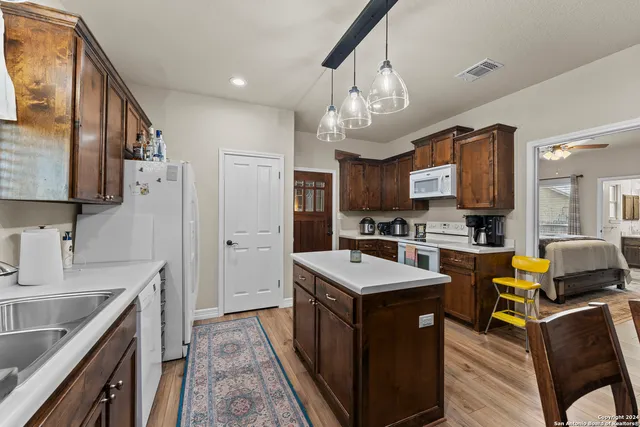 $1,265,000 | 143 County Road 4325, Hondo, TX 78861