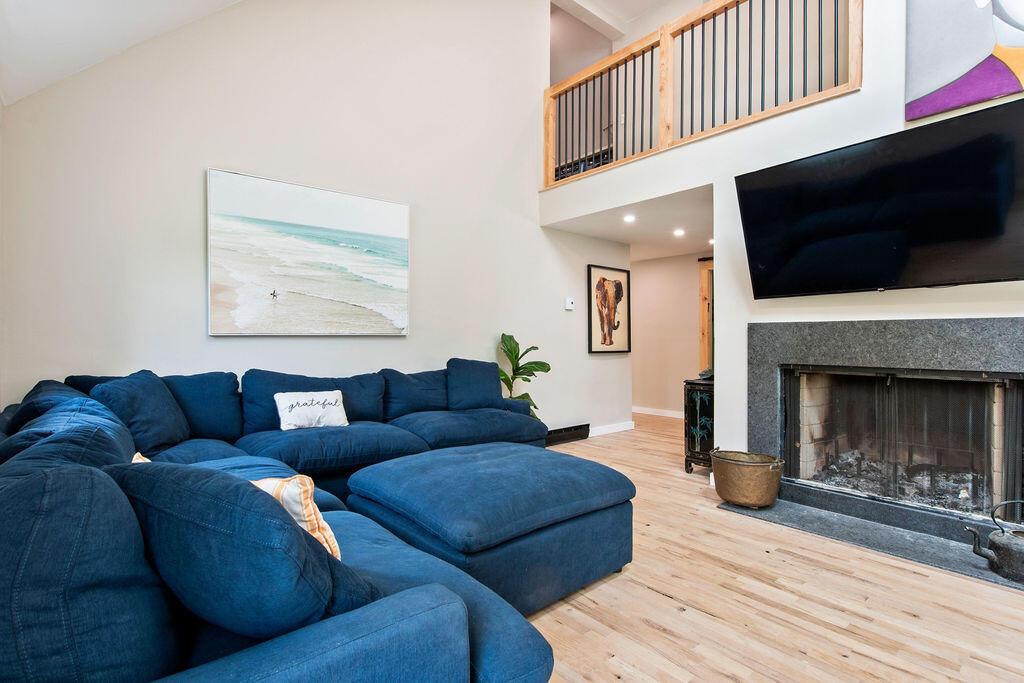 3 Bartlett Road Kittery, ME 03905 - Photo 23 of 70 Livingroom