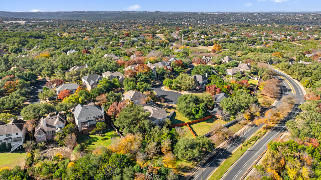 12505 Stapp Court Austin, TX 78732 - Photo 4 of 38