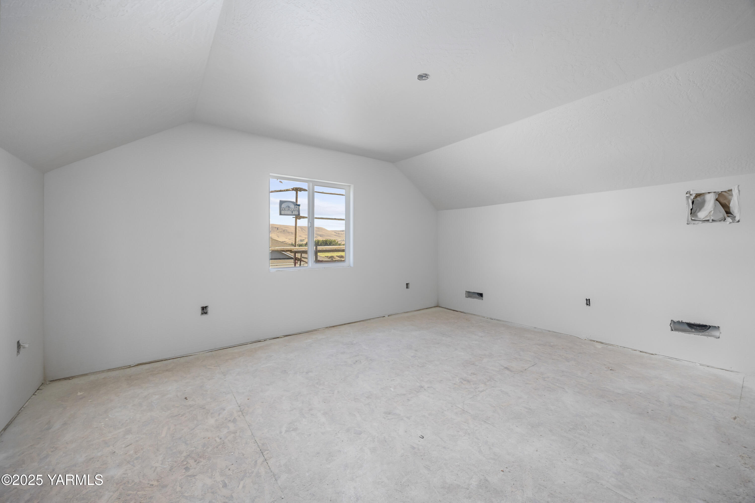 235 Shrute Road Prosser, WA 99350 - Photo 12 of 15 a view of an empty room with a window