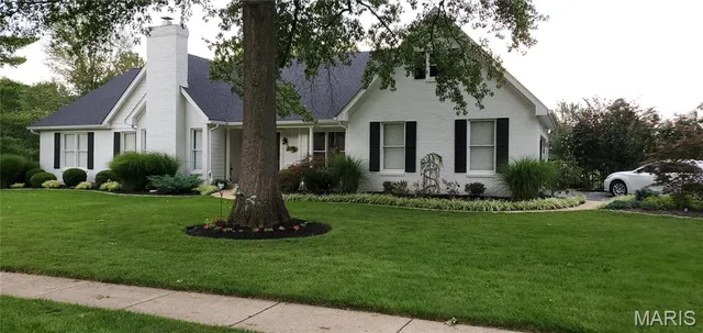 $985,000 | 16432 Farmers Mill Lane, Chesterfield, MO 63005