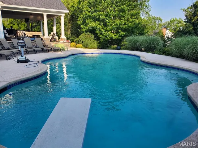 $985,000 | 16432 Farmers Mill Lane, Chesterfield, MO 63005