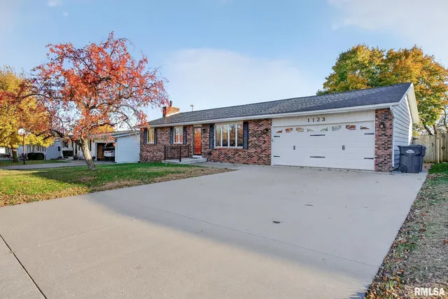 front view of house with a yard