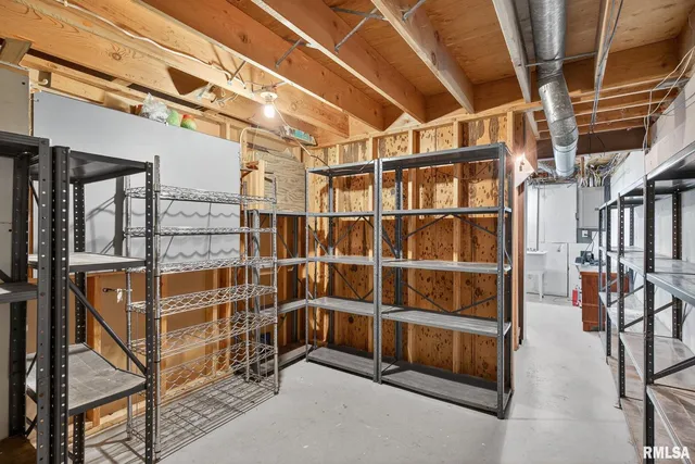 $264,900 | 1123 27th Avenue North, Clinton, IA 52732