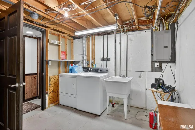 $264,900 | 1123 27th Avenue North, Clinton, IA 52732