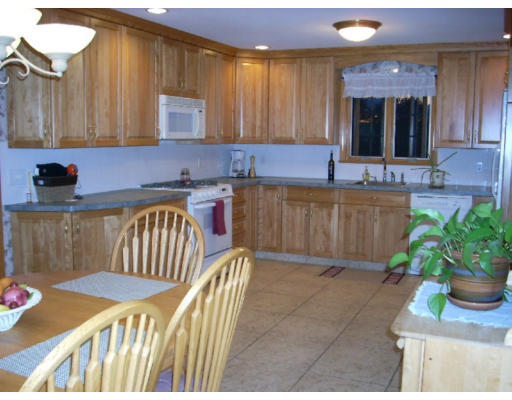 29 Tatham Hill Road West Springfield, MA 01089 - Photo 8 of 26 Gallery Image 8