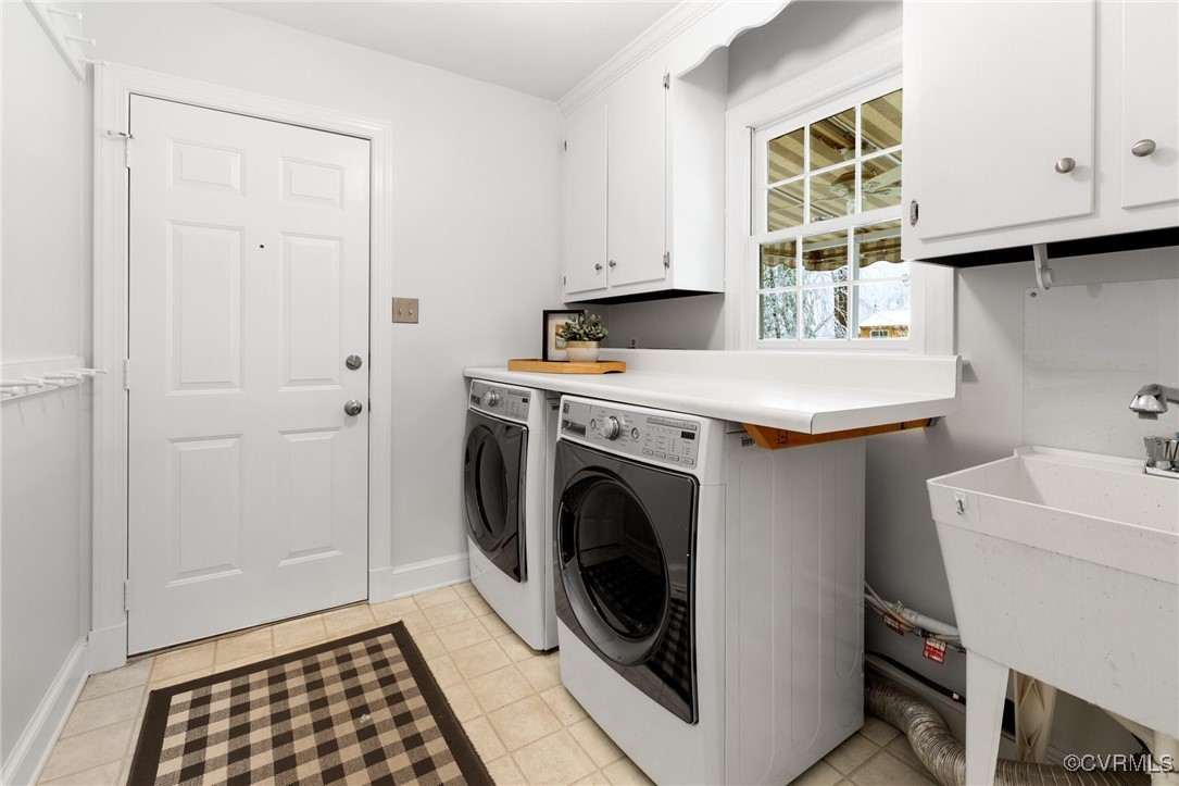 2561 Castle Hill Road Midlothian, VA 23113 - Photo 21 of 46 a utility room with sink dryer and washer