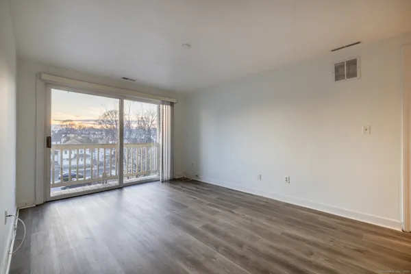 $2,200 | 980 Lindley Street, Unit 304F, Bridgeport, CT 06606