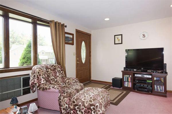 51 Riverview Road Framingham, MA 01701 - Photo 6 of 15 Gallery Image 6